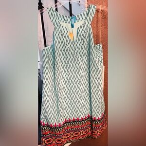 Francesca’s sleeveless Vneck dress L